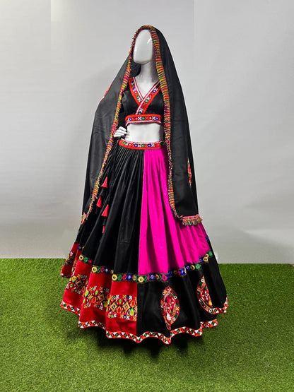 NAVRATRI WEAR CHANIYA CHOLI D.NO. 7043 - Anant Exports