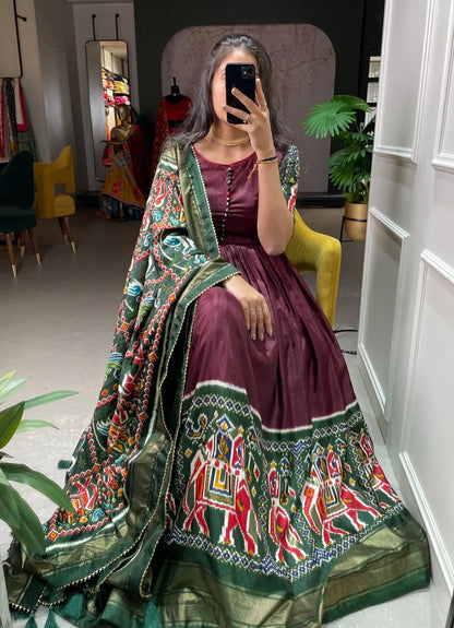Traditional Wear Gown D.No. 5023 - Anant Exports