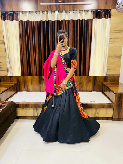 RAJWADI VOL -8 NAVRATRI SPECIAL TRADITIONAL CHANIYA CHOLI D.NO. 7049 - Anant Exports