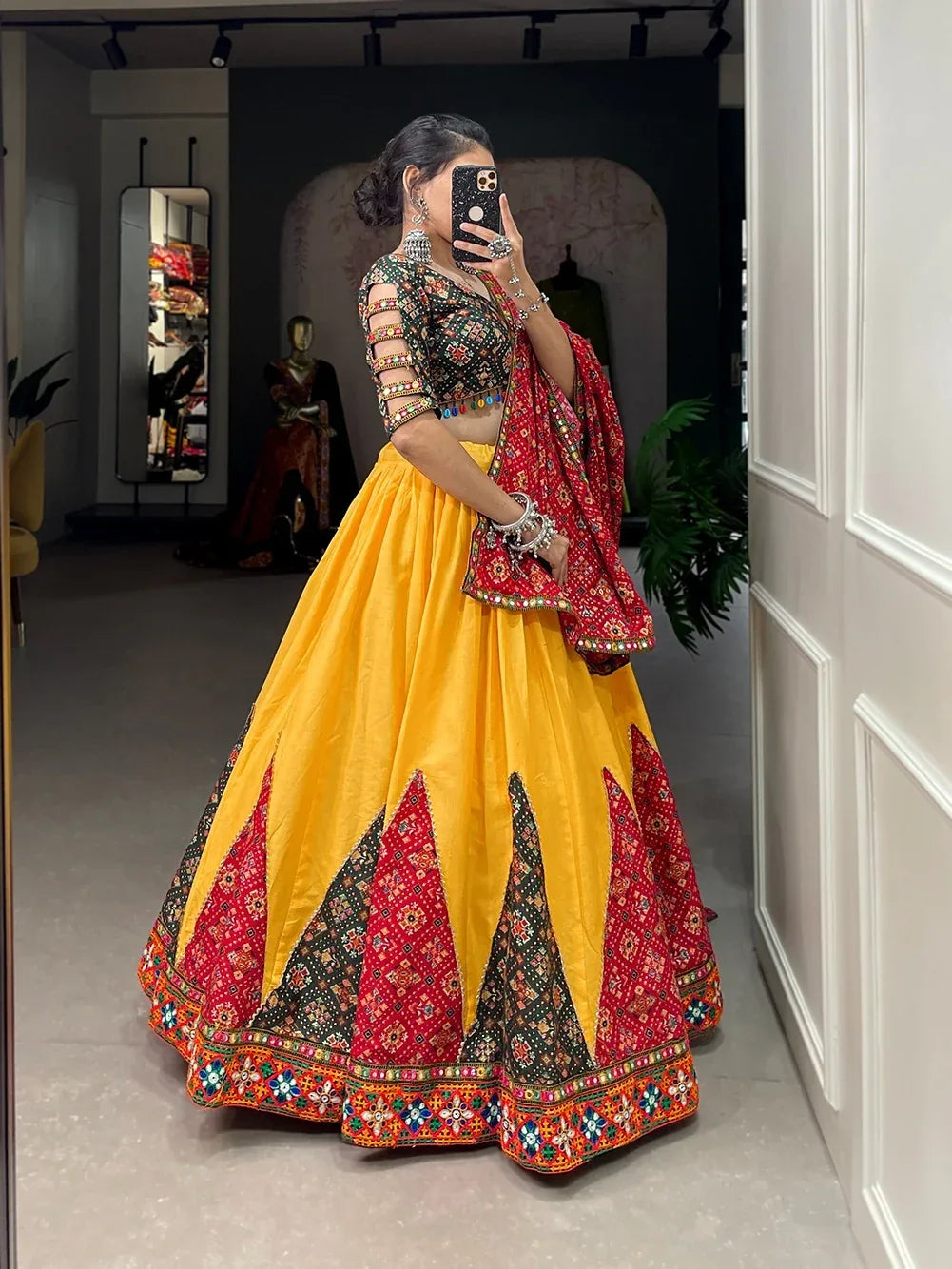 Navratri Wear Lehenga Choli D.No. 1668 - Anant Exports