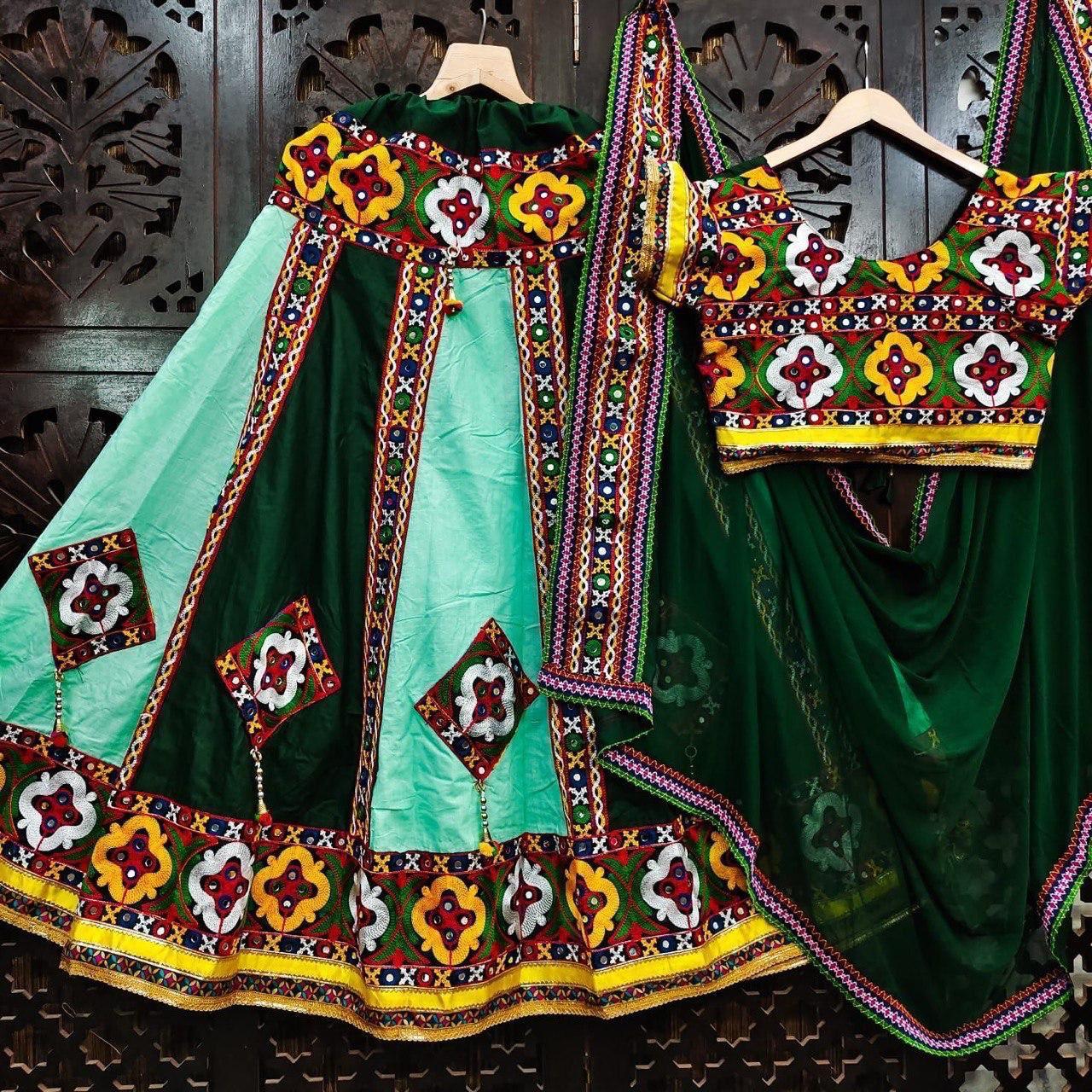 Chakor Vol-1 Navratri Wear Chaniya Choli D.No. 1005 - Anant Exports