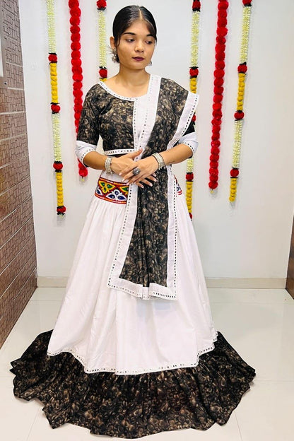 NAVRATRI WEAR CHANIYA CHOLI D.NO. 7061 - Anant Exports