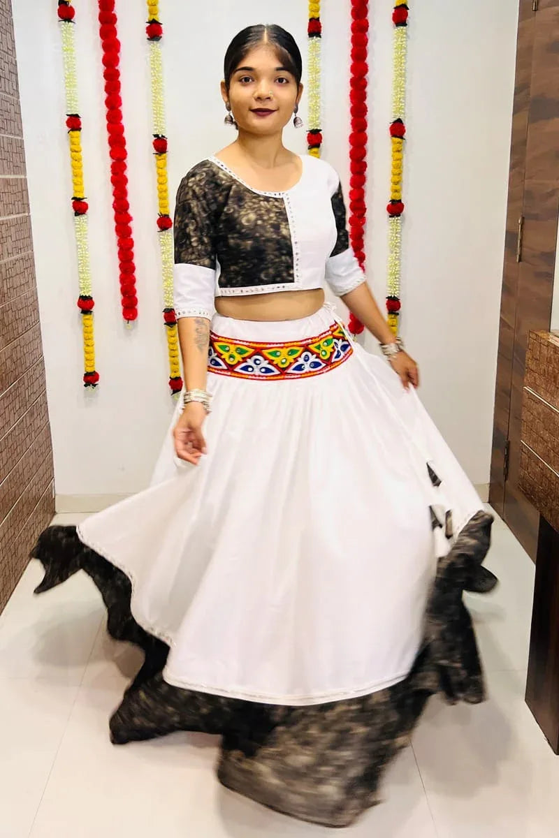 NAVRATRI WEAR CHANIYA CHOLI D.NO. 7061 - Anant Exports