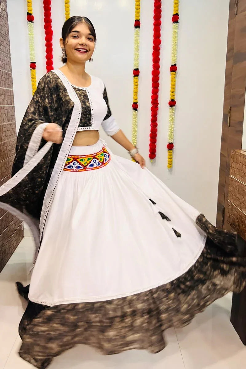 NAVRATRI WEAR CHANIYA CHOLI D.NO. 7061 - Anant Exports