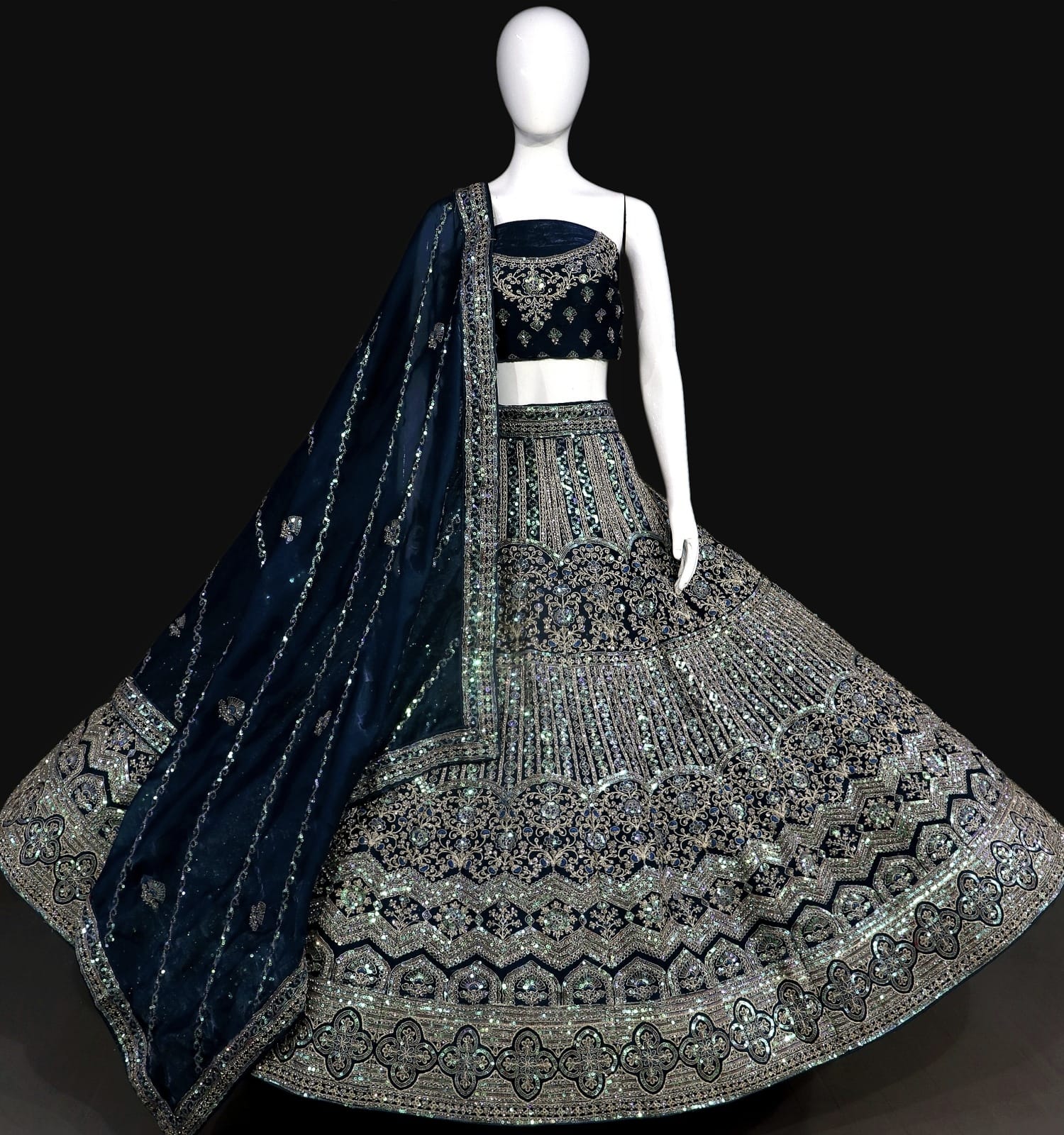 Beautiful Designer Wedding Wear Bridal Lehenga