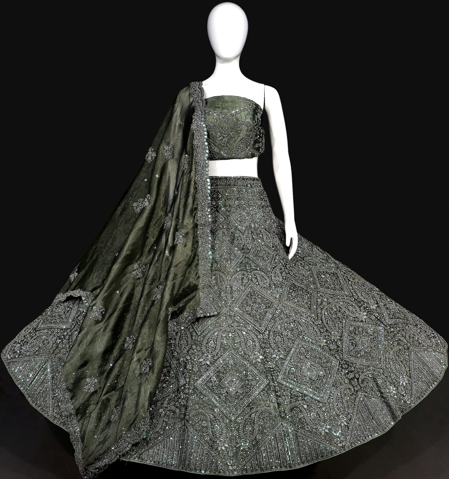 Beautiful Designer Wedding Wear Bridal Lehenga