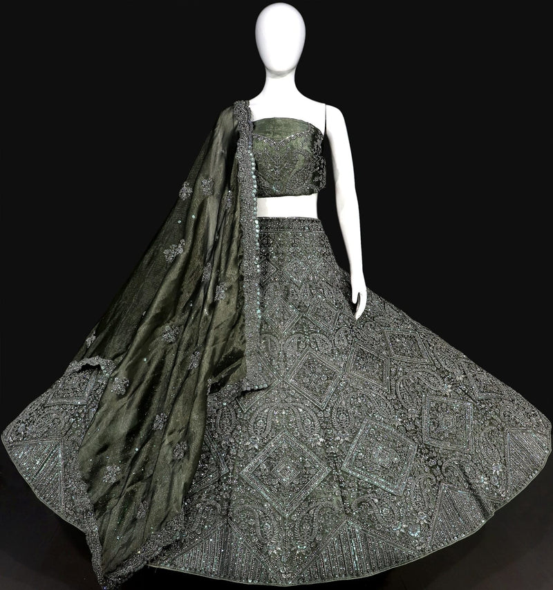 Beautiful Designer Wedding Wear Bridal Lehenga