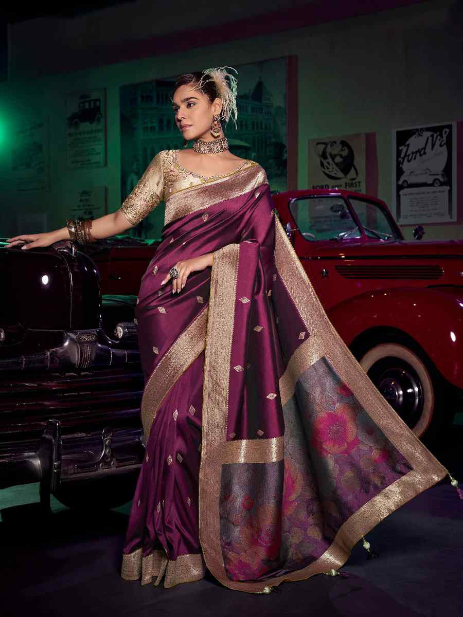 Pink Pure Silk with 3D weaved Pallu &amp; Heavy Embroidery Banarasi Saree 