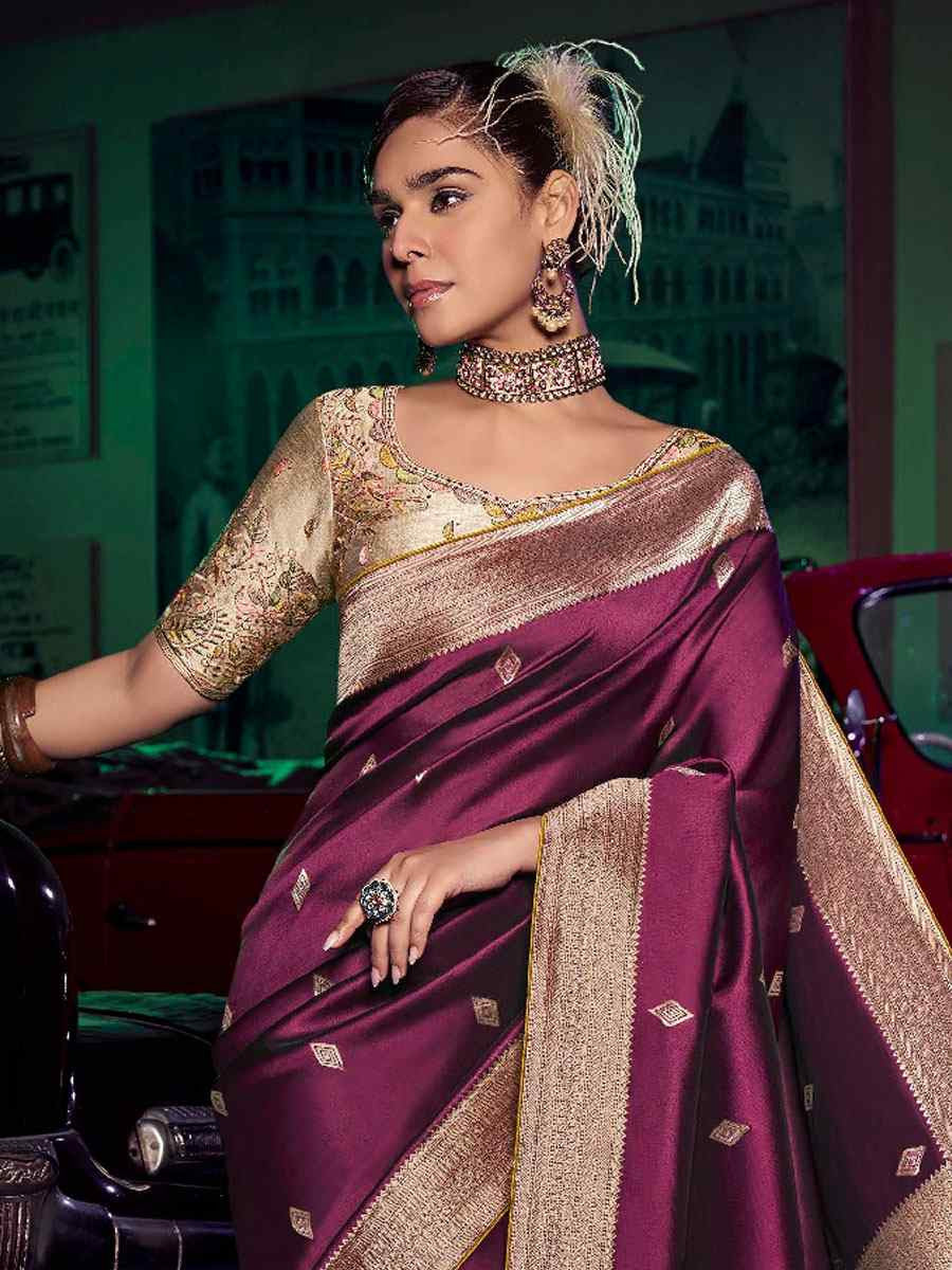 Pink Pure Silk with 3D weaved Pallu &amp; Heavy Embroidery Banarasi Saree 