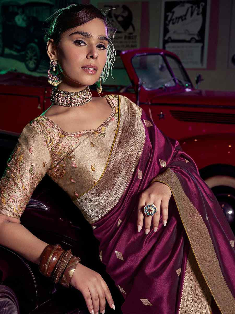 Pink Pure Silk with 3D weaved Pallu &amp; Heavy Embroidery Banarasi Saree 