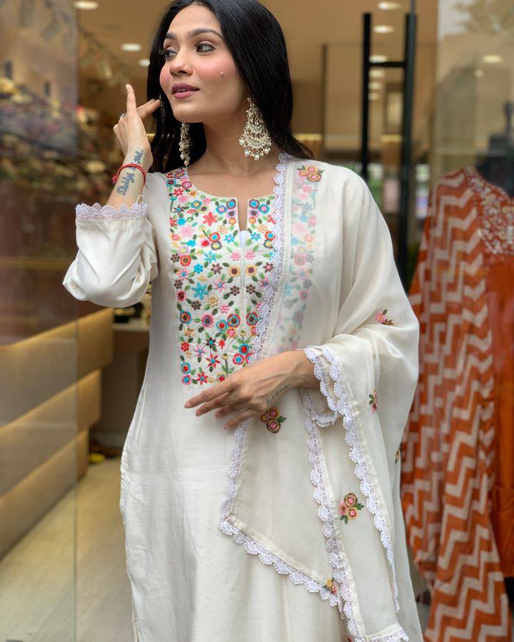 Off-White Viscose Chanderi Kurti Set with Floral Embroidery