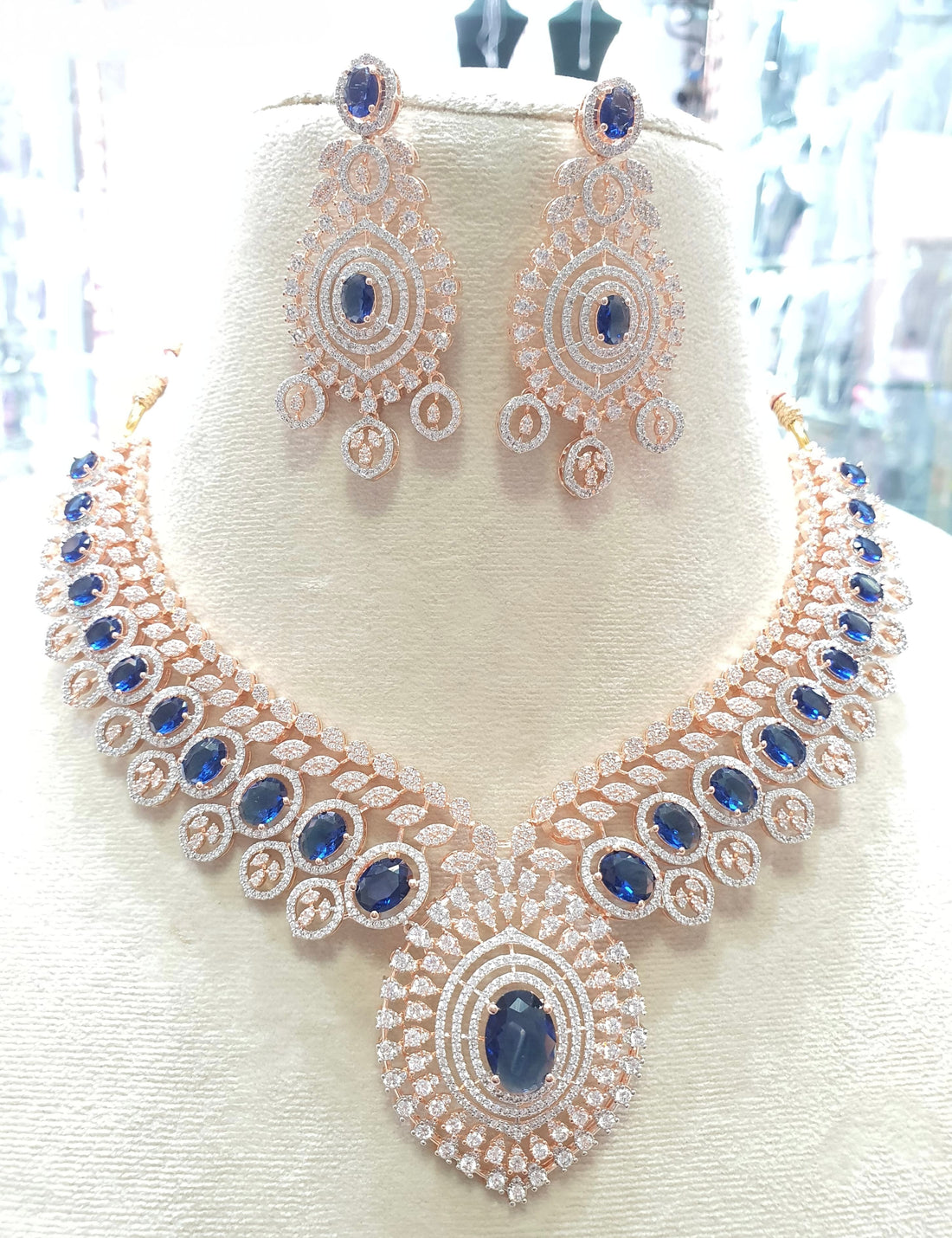 Royal blue necklace set in rose gold finish

