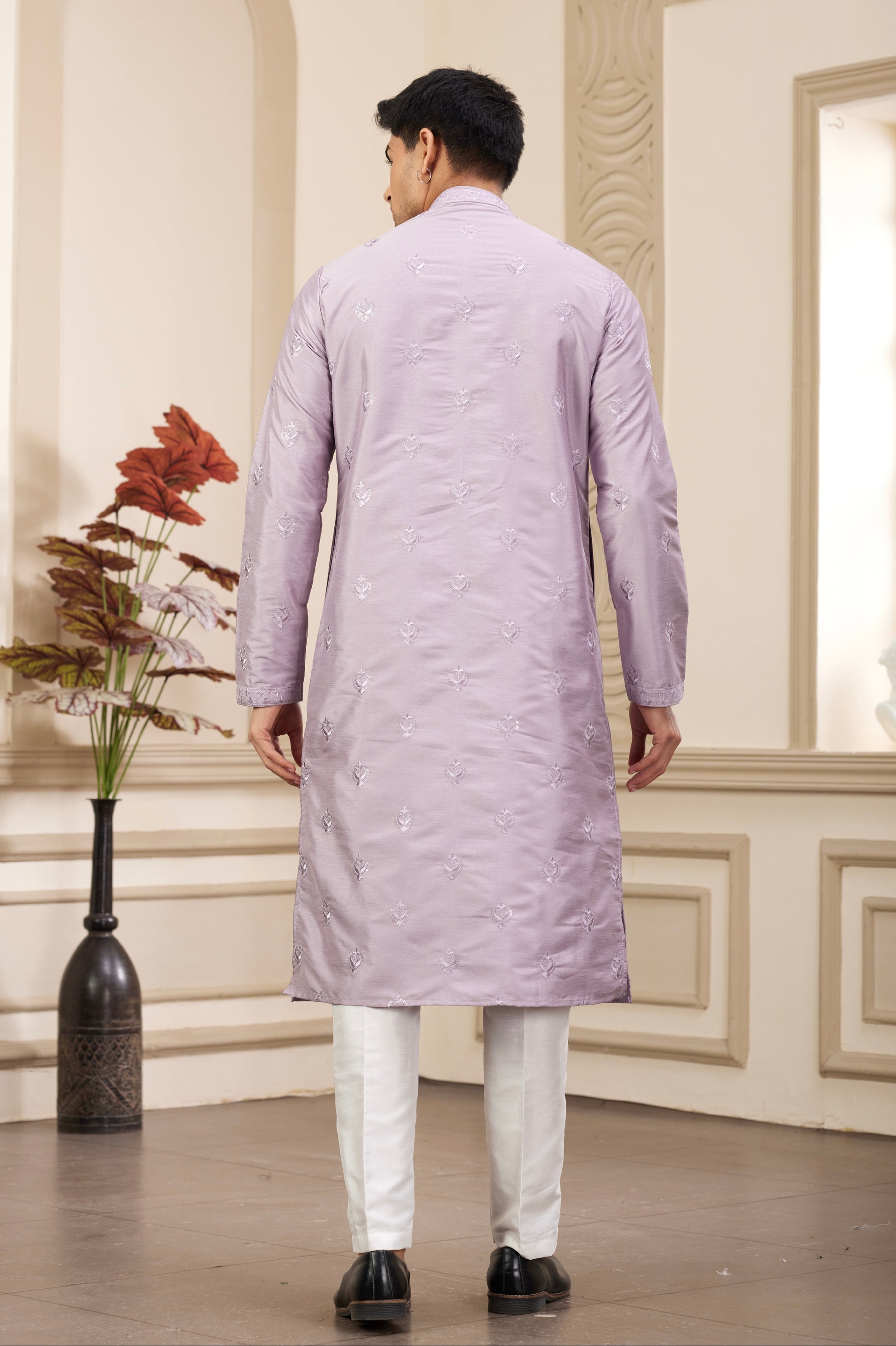 Stylish men’s kurta set for sangeet