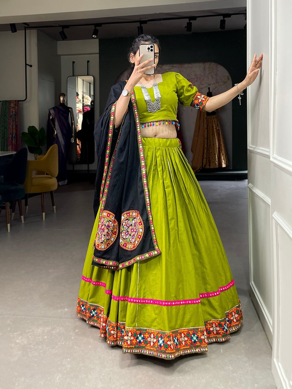 Trending Navaratri Lehenga Choli Collection dno 1692