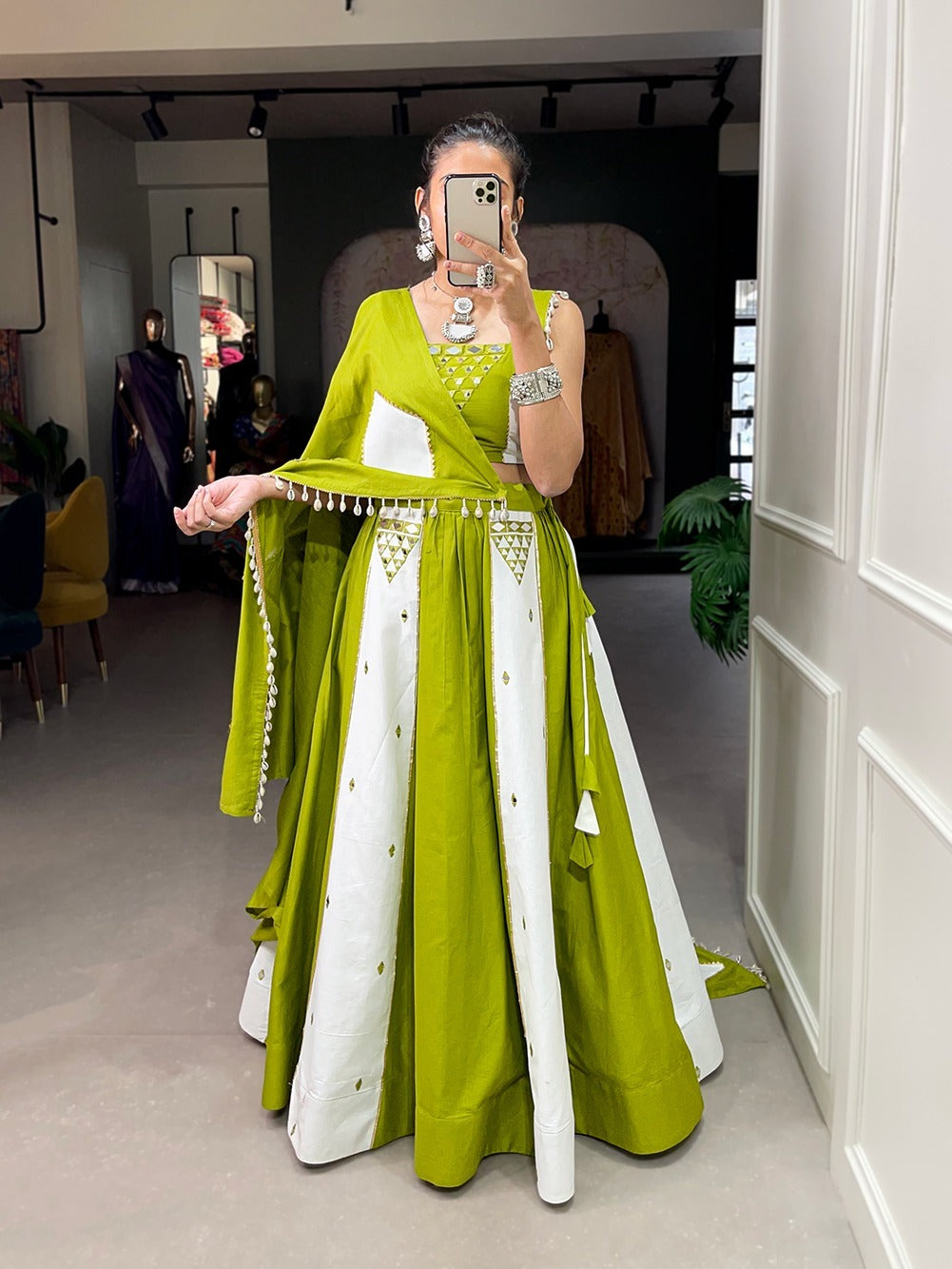 Trending Navaratri Lehenga Choli Collection dno 1670