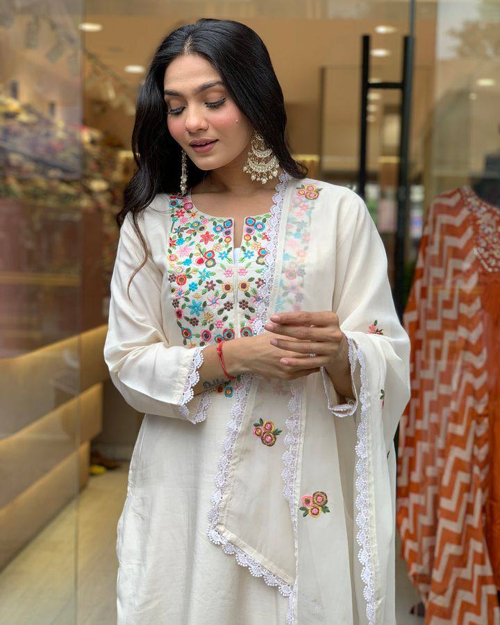 Off-White Viscose Chanderi Kurti Set with Floral Embroidery